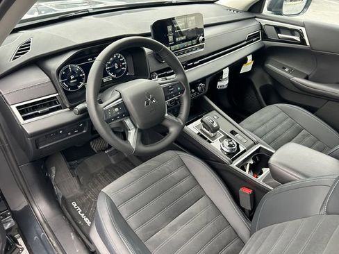 Used 2025 Mitsubishi Outlander SE AWD/4WD image 27