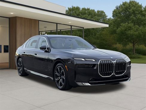 Used 2025 BMW i7 eDrive50 image 5