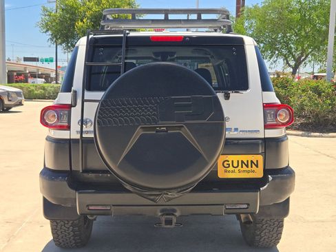 Used 2014 Toyota FJ Cruiser 4WD w/ Convenience Package image 4