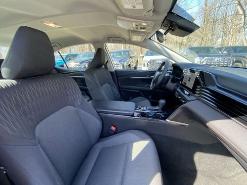 Used 2025 Toyota Camry LE image 23