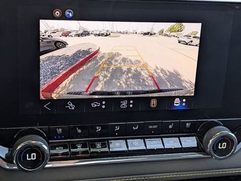 Used 2025 Chevrolet Colorado ZR2 w/ Technology Package image 19