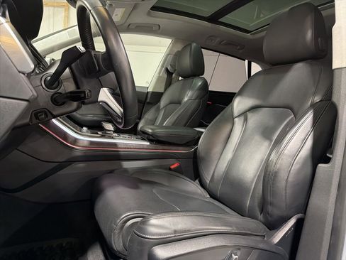 Used 2020 Audi Q8 Prestige w/ Prestige Package image 23