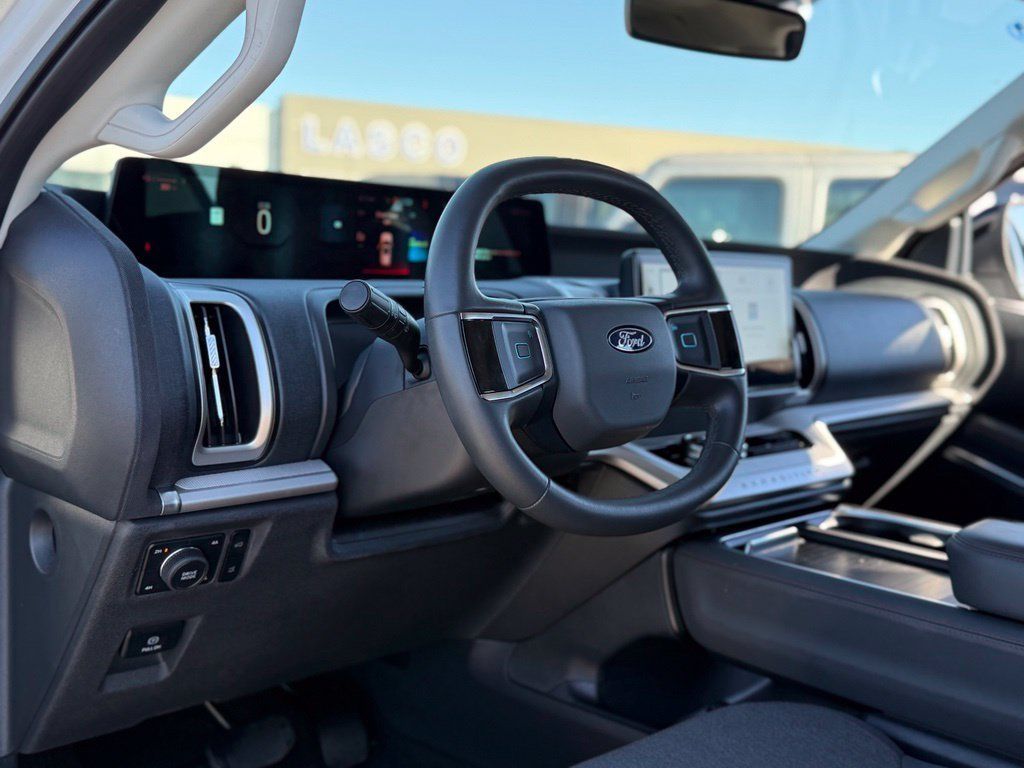 Used 2025 Ford Expedition Max Active AWD/4WD image 13