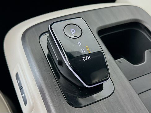 Used 2023 Nissan Ariya FWD image 25