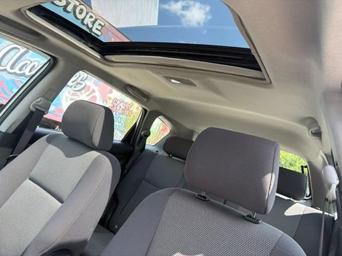 Used 2007 Pontiac Vibe w/ Sun And Sound Package FWD image 15