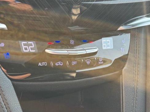 Used 2022 Cadillac XT6 Premium Luxury w/ Technology Package AWD/4WD image 28