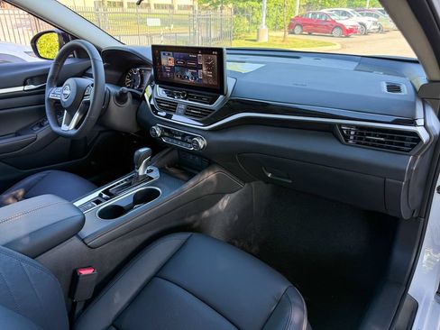 New 2026 Nissan Altima 2.5 SR w/ SR Premium Package FWD image 9