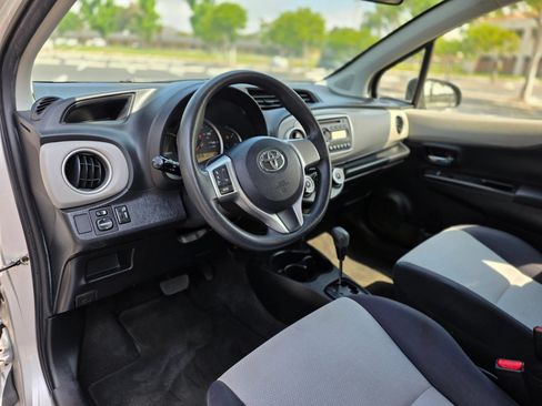 Used 2013 Toyota Yaris LE FWD image 17