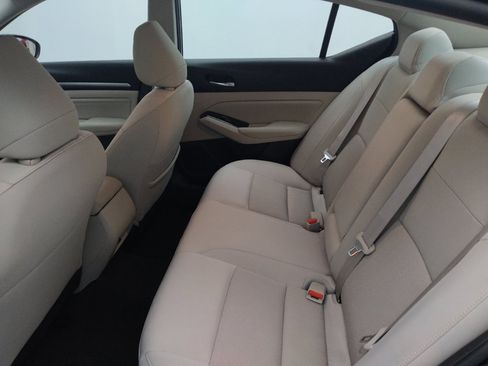 Used 2022 Nissan Altima 2.5 SV w/ SV Premium Package image 18