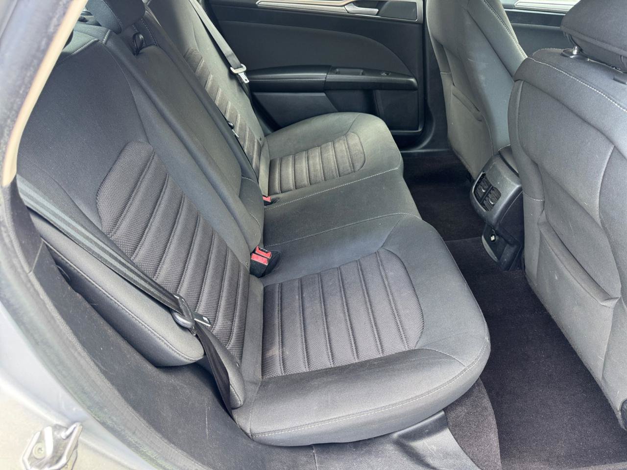 Used 2019 Ford Fusion SE FWD image 14