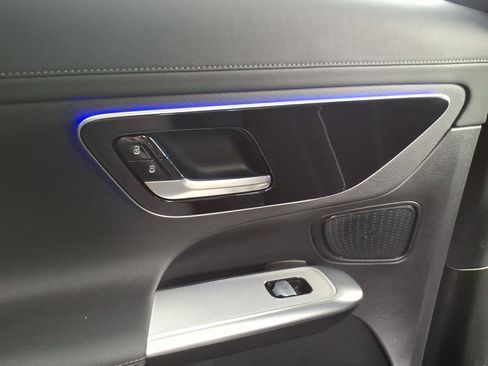 Used 2025 Mercedes-Benz GLC 300 4MATIC image 26