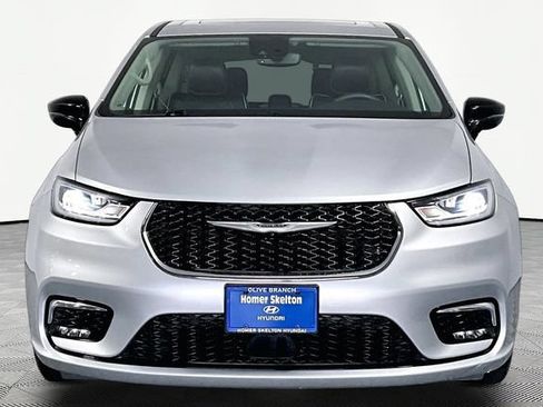 Used 2024 Chrysler Pacifica Limited FWD image 4