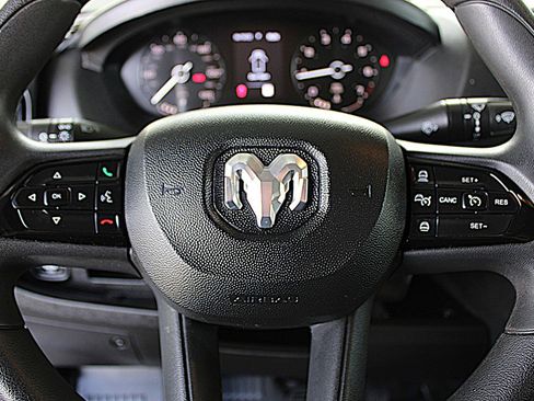 Used 2024 RAM ProMaster 2500 w/ Convenience Group image 19