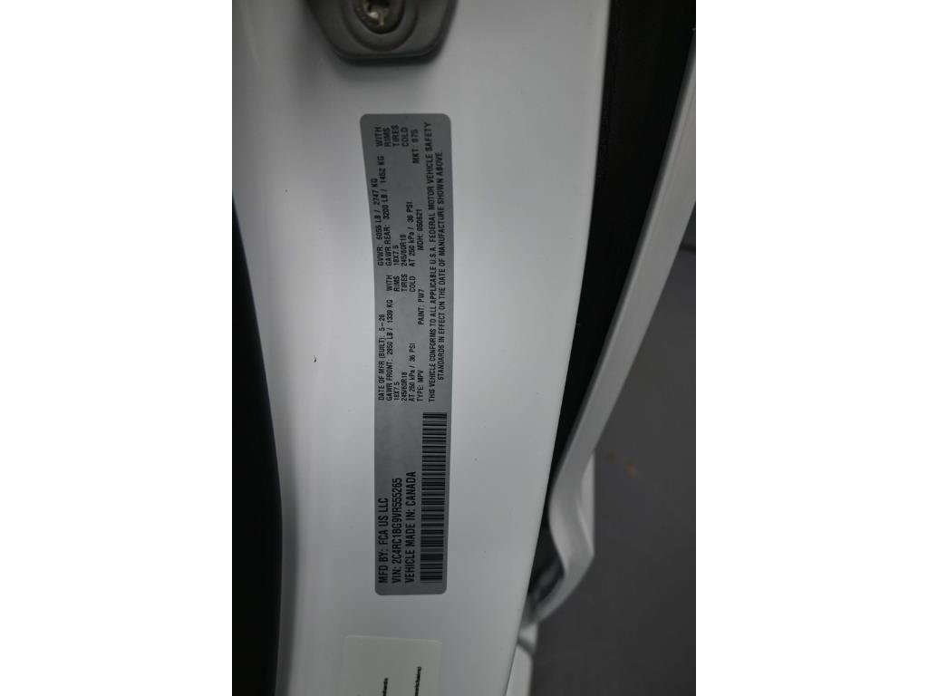 Used 2027 Chrysler Pacifica Select w/ Family Tech Group FWD image 15