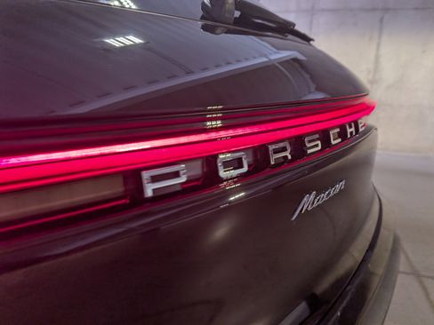 Used 2025 Porsche Macan image 16