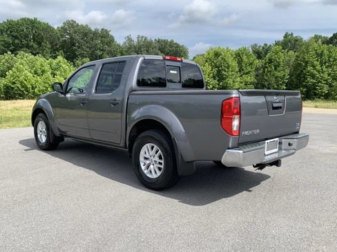 Used 2019 Nissan Frontier SV RWD image 5