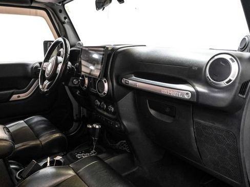 Used 2012 Jeep Wrangler Unlimited Rubicon AWD/4WD image 17