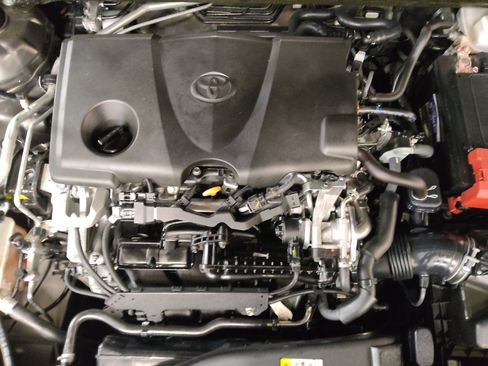 Used 2020 Toyota Camry LE image 30