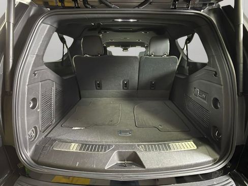 Certified 2025 Chevrolet Suburban Premier image 30
