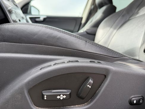 Used 2016 Volvo XC60 T5 Premier w/ Proximity Package image 13