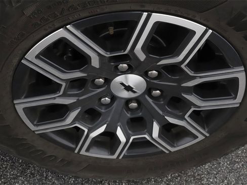 Used 2024 Chevrolet Colorado Z71 w/ Z71 Convenience Package 2 image 28