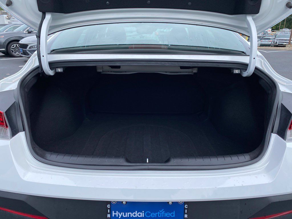 Certified 2026 Hyundai Elantra Hybrid FWD image 16