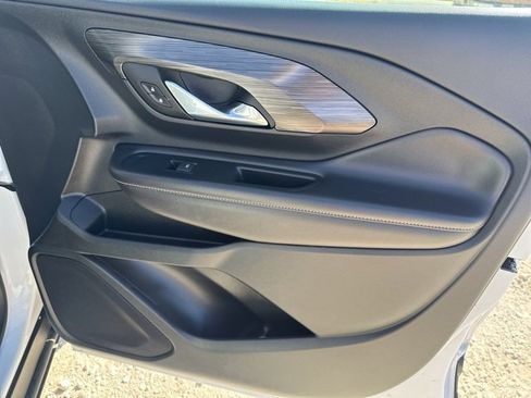 Used 2023 GMC Terrain SLT image 19