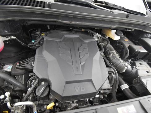 Used 2024 Kia Carnival LX image 16