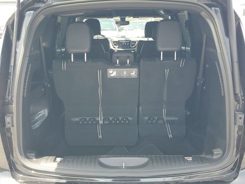 Used 2019 Chrysler Pacifica Touring-L w/ Premium Audio Group FWD image 6