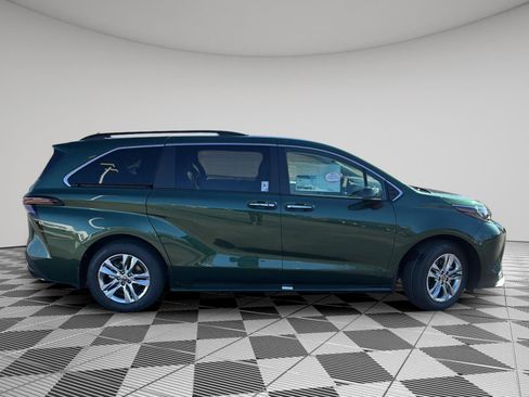 New 2026 Toyota Sienna XLE image 21