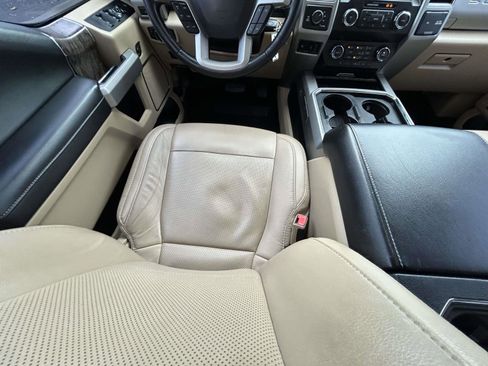 Used 2019 Ford F250 Lariat w/ Lariat Value Package image 13