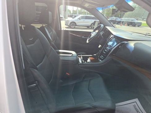 Used 2018 Cadillac Escalade Luxury image 23