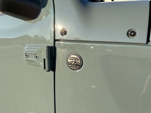 Used 2024 Jeep Gladiator Sport image 43