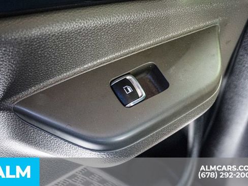 Used 2025 Kia Carnival FWD image 33