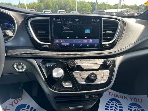 Used 2025 Chrysler Pacifica Select FWD image 23