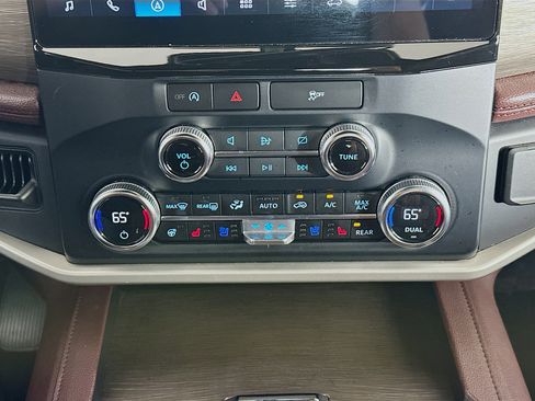 Used 2024 Ford Expedition Limited image 24