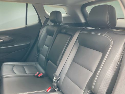 Used 2024 GMC Terrain SLT image 13