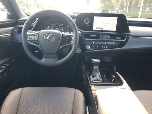 Used 2025 Lexus ES 350 w/ Premium Package image 15
