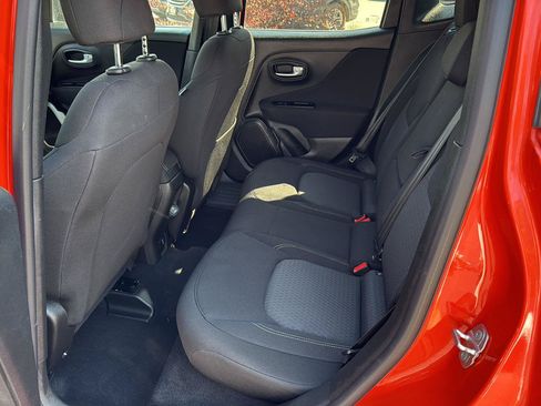 Used 2021 Jeep Renegade Latitude w/ Luxury Group II AWD/4WD image 23