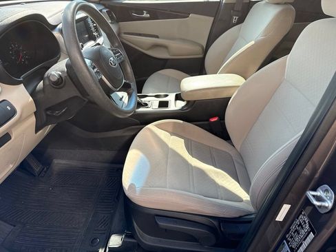 Used 2019 Kia Sorento FWD image 16