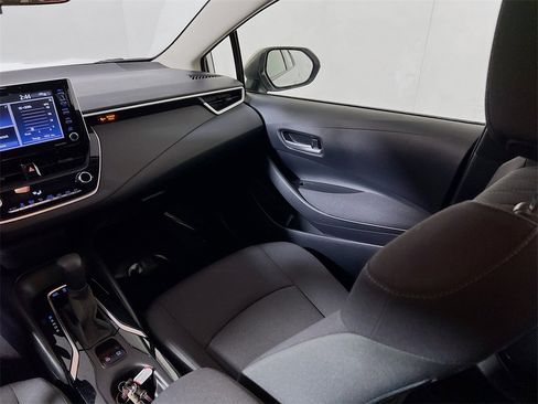 Used 2021 Toyota Corolla LE image 21