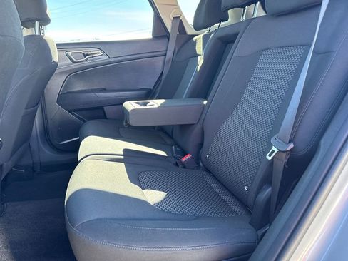 Used 2024 Kia Sportage LX image 7