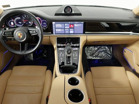 Used 2021 Porsche Panamera 4 image 40