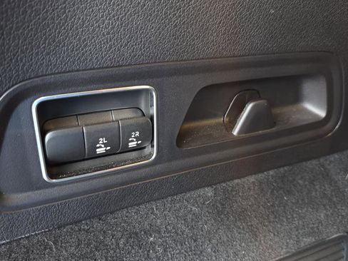 Used 2025 Mercedes-Benz GLS 63 AMG 4MATIC image 31