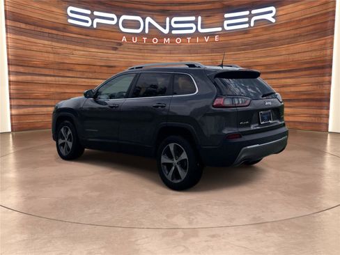 Used 2019 Jeep Cherokee Limited AWD/4WD image 3