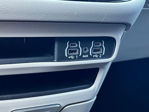 Used 2024 Chrysler Pacifica Touring-L FWD image 33