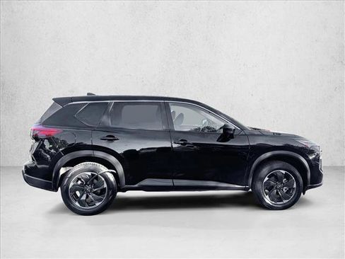 Used 2024 Nissan Rogue SV image 4