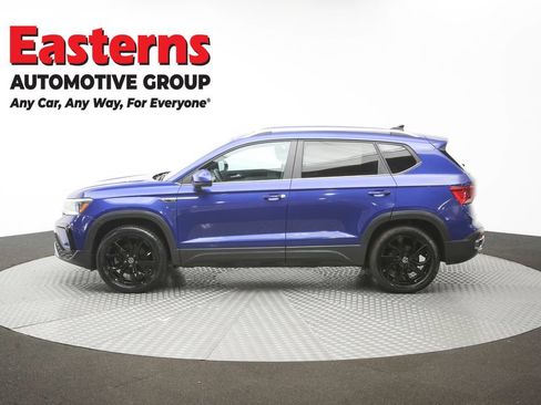 Used 2022 Volkswagen Taos SE w/ Panoramic Sunroof Package FWD image 60