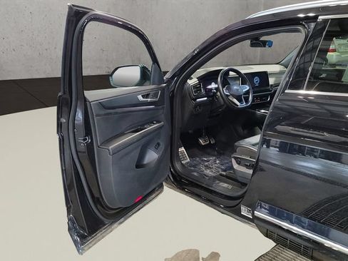 Used 2025 Volkswagen Atlas Cross Sport SEL Premium R-Line AWD/4WD image 18