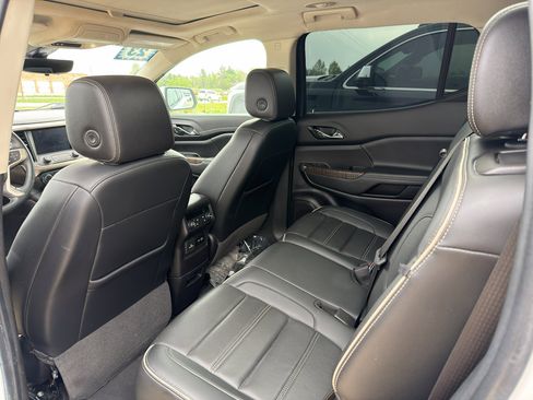 Used 2023 GMC Acadia Denali w/ Denali Technology Package AWD/4WD image 9